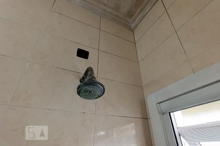 Casa de condomínio à venda com 322m², 4 quartos e 4 vagas Casa de condomínio à venda com 322m², 4 quartos e 4 vagasDetalhe banheiro social - Chuveiro