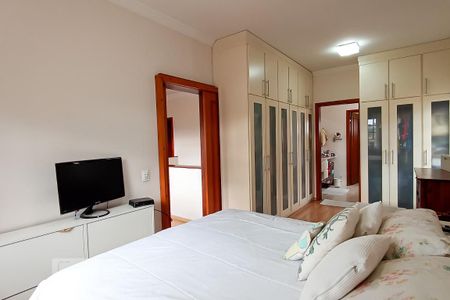 Casa de condomínio à venda com 322m², 4 quartos e 4 vagas Casa de condomínio à venda com 322m², 4 quartos e 4 vagasSuíte master