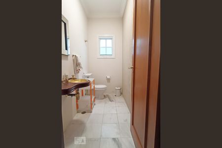 Casa de condomínio à venda com 322m², 4 quartos e 4 vagas Casa de condomínio à venda com 322m², 4 quartos e 4 vagasLavabo