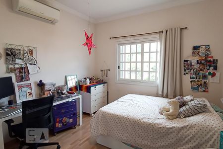 Casa de condomínio à venda com 322m², 4 quartos e 4 vagas Casa de condomínio à venda com 322m², 4 quartos e 4 vagasQuarto