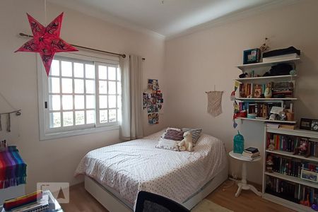 Casa de condomínio à venda com 322m², 4 quartos e 4 vagas Casa de condomínio à venda com 322m², 4 quartos e 4 vagasQuarto