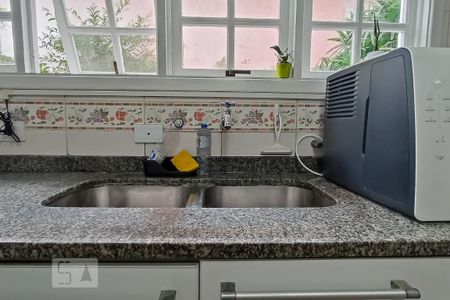 Casa de condomínio à venda com 322m², 4 quartos e 4 vagas Casa de condomínio à venda com 322m², 4 quartos e 4 vagasDetalhe cozinha - Pia