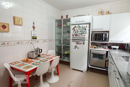 Casa de condomínio à venda com 322m², 4 quartos e 4 vagas Casa de condomínio à venda com 322m², 4 quartos e 4 vagasCozinha