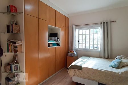 Casa de condomínio à venda com 322m², 4 quartos e 4 vagas Casa de condomínio à venda com 322m², 4 quartos e 4 vagasQuarto 2