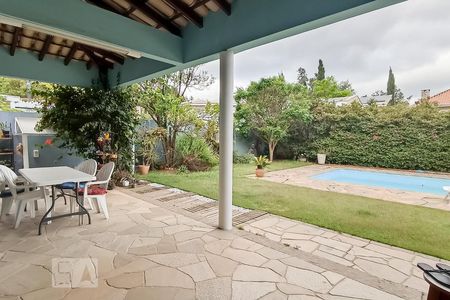 Casa de condomínio à venda com 322m², 4 quartos e 4 vagas Casa de condomínio à venda com 322m², 4 quartos e 4 vagasPiscina e churrasqueira