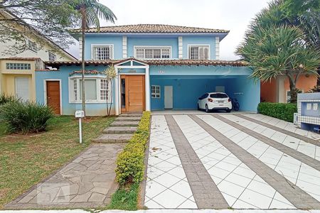 Casa de condomínio à venda com 322m², 4 quartos e 4 vagas Casa de condomínio à venda com 322m², 4 quartos e 4 vagasFachada