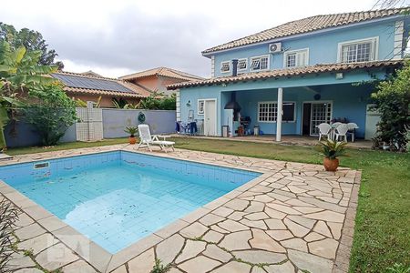 Casa de condomínio à venda com 322m², 4 quartos e 4 vagas Casa de condomínio à venda com 322m², 4 quartos e 4 vagasPiscina e churrasqueira