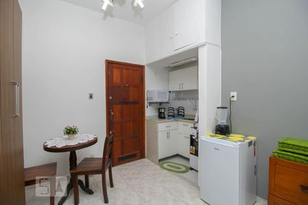 Quarto de kitnet/studio para alugar com 1 quarto, 24m² em Laranjeiras, Rio de Janeiro