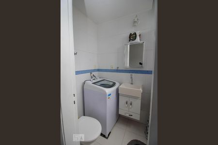 Banheiro Social de kitnet/studio para alugar com 1 quarto, 24m² em Laranjeiras, Rio de Janeiro