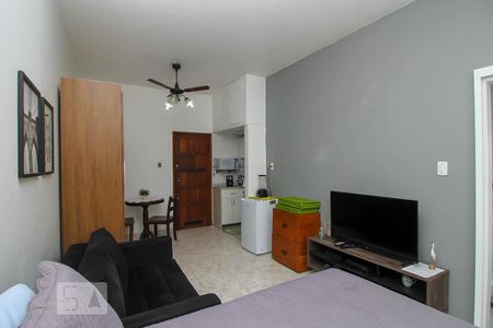 Quarto de kitnet/studio para alugar com 1 quarto, 24m² em Laranjeiras, Rio de Janeiro