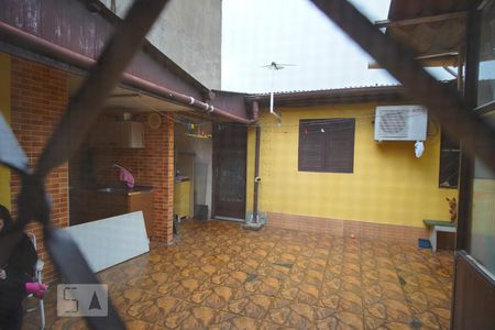 Sala - Vista de casa à venda com 4 quartos, 250m² em Marechal Rondon, Canoas