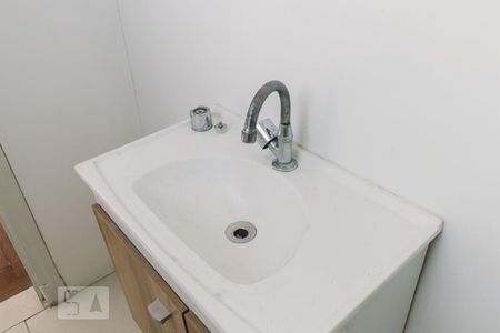 Casa para alugar com 168m², 4 quartos e 1 vaga Casa para alugar com 168m², 4 quartos e 1 vagaBanheiro da Suíte 1 Pia