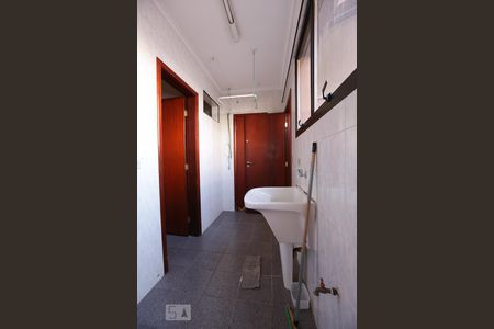 Apartamento para alugar com 148m², 4 quartos e 2 vagas Apartamento para alugar com 148m², 4 quartos e 2 vagasLavanderia