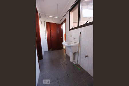 Apartamento para alugar com 148m², 4 quartos e 2 vagas Apartamento para alugar com 148m², 4 quartos e 2 vagasLavanderia