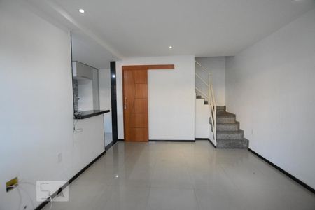 
Sala
 de casa para alugar com 2 quartos, 105m² em Cordovil, Rio de Janeiro