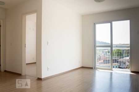 Sala de apartamento para alugar com 2 quartos, 53m² em Centro, Cotia