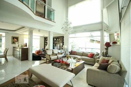 Sala de Estar de casa à venda com 4 quartos, 525m² em City América, São Paulo