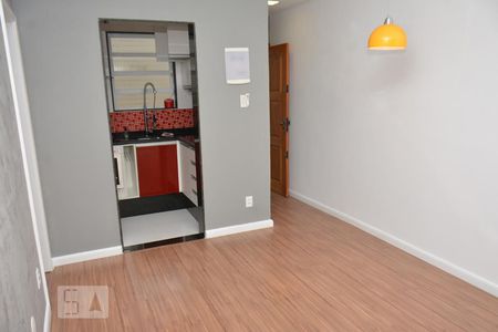 Sala  de apartamento à venda com 1 quarto, 40m² em Praia da Bandeira, Rio de Janeiro