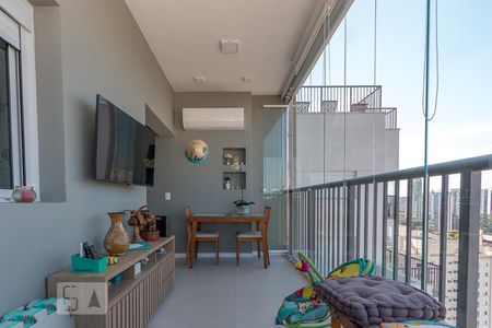 Sala/Varanda de apartamento à venda com 2 quartos, 65m² em Vila Cordeiro, São Paulo