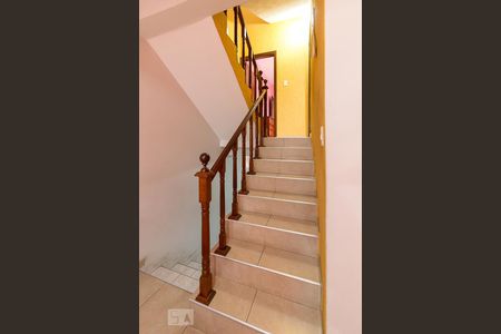 Escadas de casa à venda com 3 quartos, 246m² em Jardim Rosana, Guarulhos