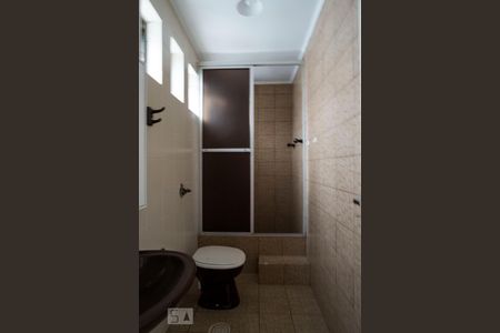 Banheiro de apartamento à venda com 1 quarto, 50m² em Menino Deus, Porto Alegre