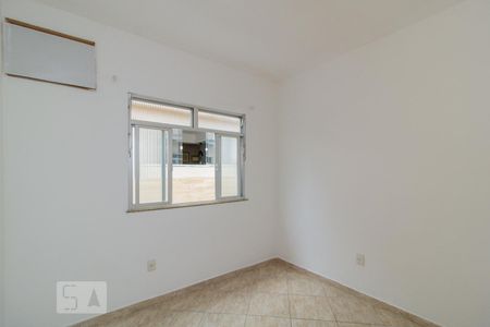 Quarto 2 de casa para alugar com 2 quartos, 80m² em Marechal Hermes, Rio de Janeiro
