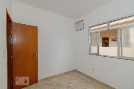 Quarto 2 de casa para alugar com 2 quartos, 80m² em Marechal Hermes, Rio de Janeiro