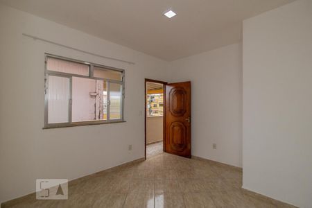 Sala de casa para alugar com 2 quartos, 80m² em Marechal Hermes, Rio de Janeiro