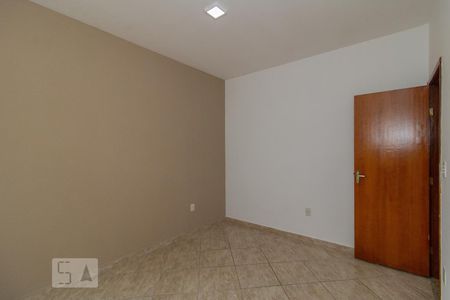 Quarto 1 de casa para alugar com 2 quartos, 80m² em Marechal Hermes, Rio de Janeiro