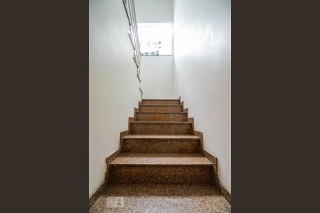 Escadaria de casa à venda com 4 quartos, 230m² em Jardim Los Angeles, São Paulo