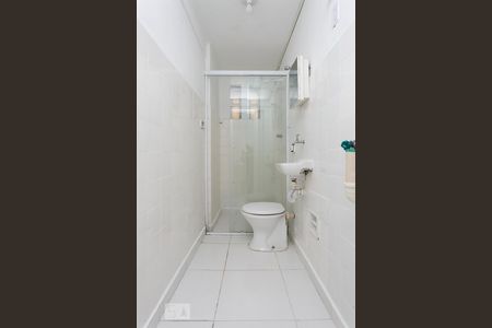 Banheiro de apartamento para alugar com 1 quarto, 25m² em Pinheiros, São Paulo