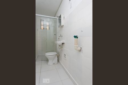 Banheiro de apartamento para alugar com 1 quarto, 25m² em Pinheiros, São Paulo