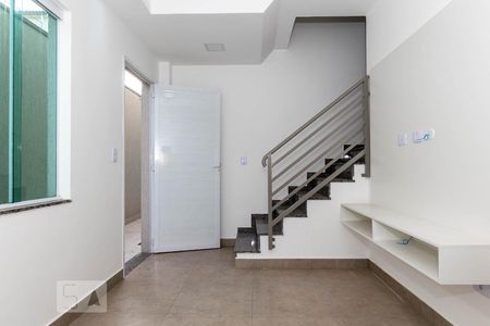 Sala de casa de condomínio para alugar com 2 quartos, 70m² em Vila Lucia, São Paulo