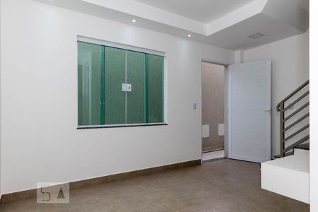 Sala de casa de condomínio para alugar com 2 quartos, 70m² em Vila Lucia, São Paulo