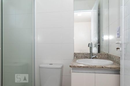 Banheiro da Suíte 1 de casa de condomínio para alugar com 2 quartos, 70m² em Vila Lucia, São Paulo