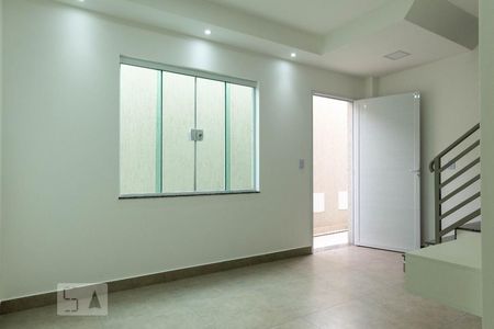 Sala de casa de condomínio para alugar com 2 quartos, 70m² em Vila Lucia, São Paulo