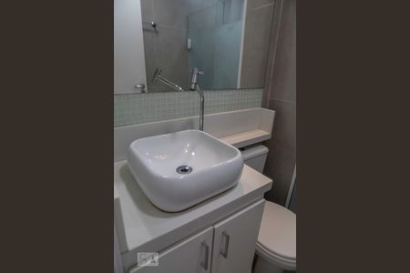 Banheiro de apartamento à venda com 3 quartos, 53m² em Vargem Pequena, Rio de Janeiro