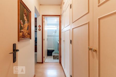 Closet Suite de apartamento à venda com 3 quartos, 88m² em Itaim Bibi, São Paulo