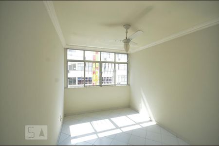 Sala de apartamento para alugar com 2 quartos, 70m² em Icaraí, Niterói