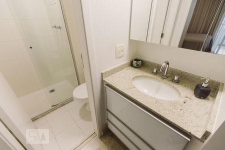 Banheiro de apartamento para alugar com 1 quarto, 51m² em Vila Anglo Brasileira, São Paulo