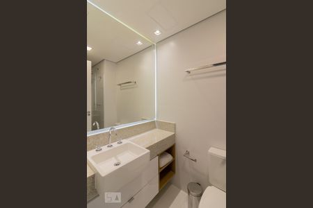 Banheiro de kitnet/studio à venda com 1 quarto, 31m² em Indianópolis, São Paulo