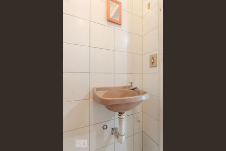 Banheiro de casa à venda com 1 quarto, 175m² em Petrópolis, Porto Alegre