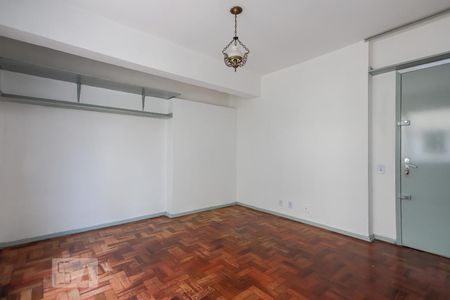 Sala/Quarto de kitnet/studio à venda com 1 quarto, 40m² em Vila Ipiranga, Porto Alegre