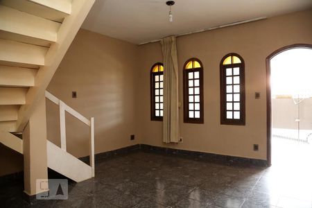 Sala de casa à venda com 3 quartos, 140m² em Jardim Santa Terezinha, Taboão da Serra