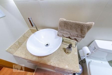 Casa à venda com 150m², 3 quartos e 4 vagas Casa à venda com 150m², 3 quartos e 4 vagasBanheiro da Suite 2