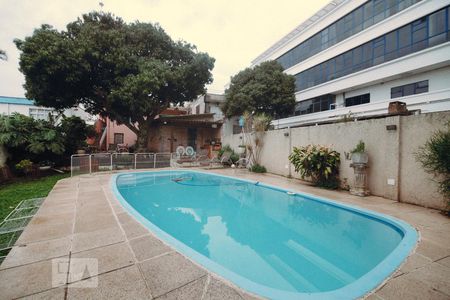 Piscina de casa à venda com 6 quartos, 550m² em Menino Deus, Porto Alegre