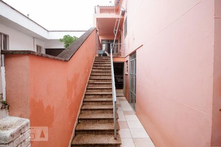 Detalhe escada sótão de casa à venda com 6 quartos, 550m² em Menino Deus, Porto Alegre