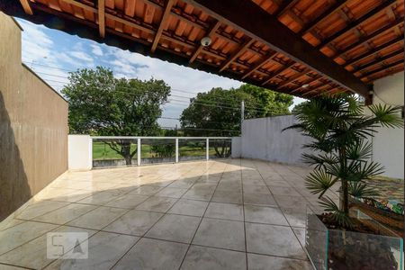 Casa à venda com 295m², 5 quartos e 3 vagas Casa à venda com 295m², 5 quartos e 3 vagasVaranda da Sala