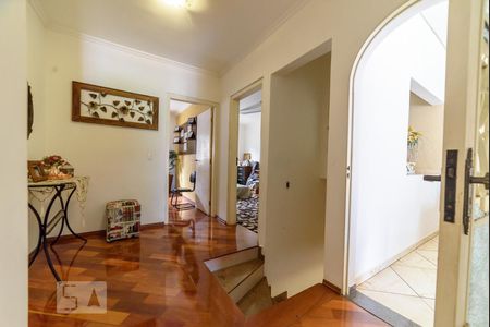 Casa à venda com 295m², 5 quartos e 3 vagas Casa à venda com 295m², 5 quartos e 3 vagasCorredor