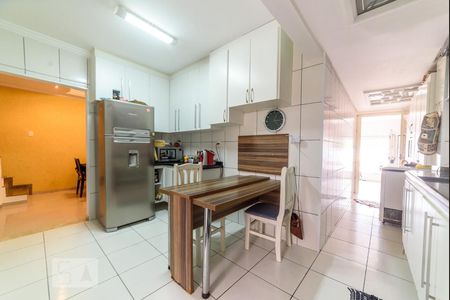 Casa à venda com 295m², 5 quartos e 3 vagas Casa à venda com 295m², 5 quartos e 3 vagasCozinha